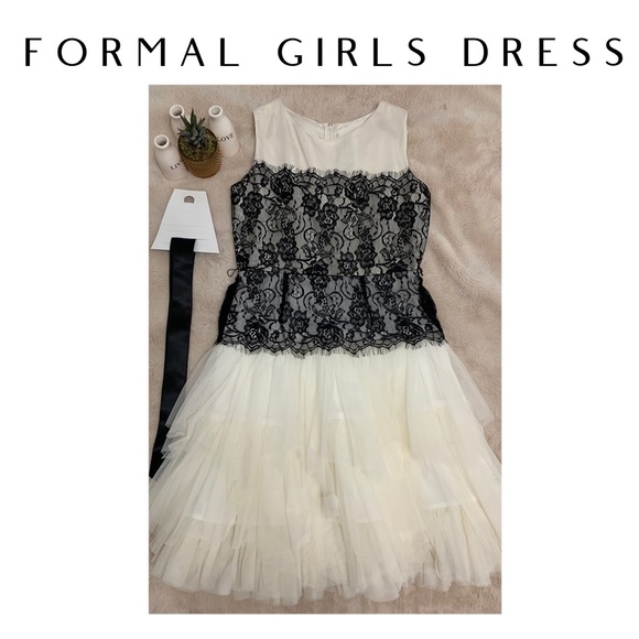 Gorgeous Chantilly Place Girls Dress 🖤 - Picture 2 of 6